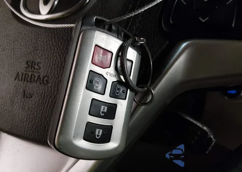 2017 Toyota Sienna Xle Premium 7 Passenger z USA, uszkodzony, nr VIN 5TDDZ3DC7HS183144